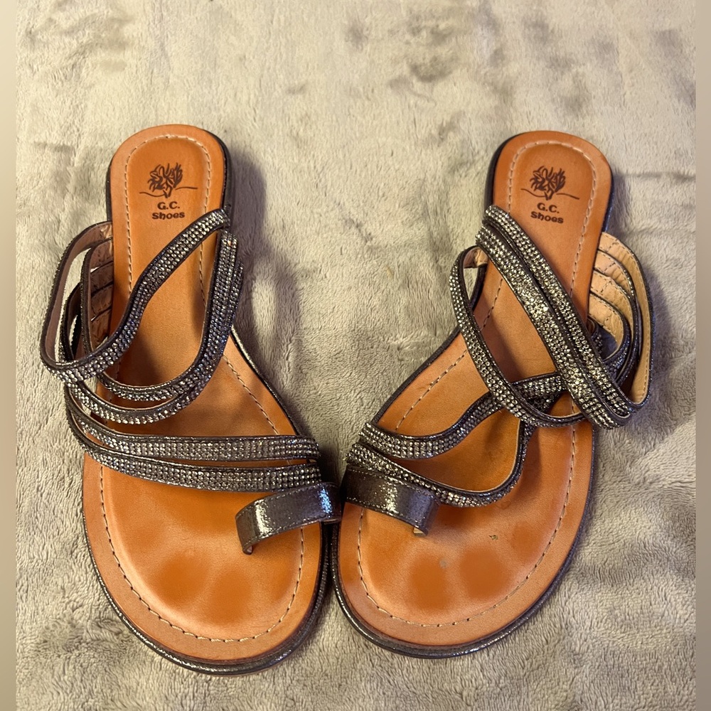 Women’s chrome sandals no jewels missing size 9.5